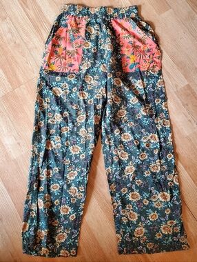 NATURAL LIFE Green Floral Wide-Leg Pants with Coral Pocket Accents